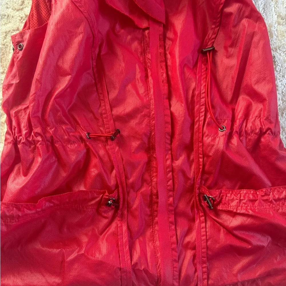 Simon Chang Red Hooded Vest with Ruffle Detail size 6 - Picture 3 of 7